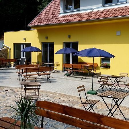 Hotel Mezi Stromy à Horakov Extérieur photo