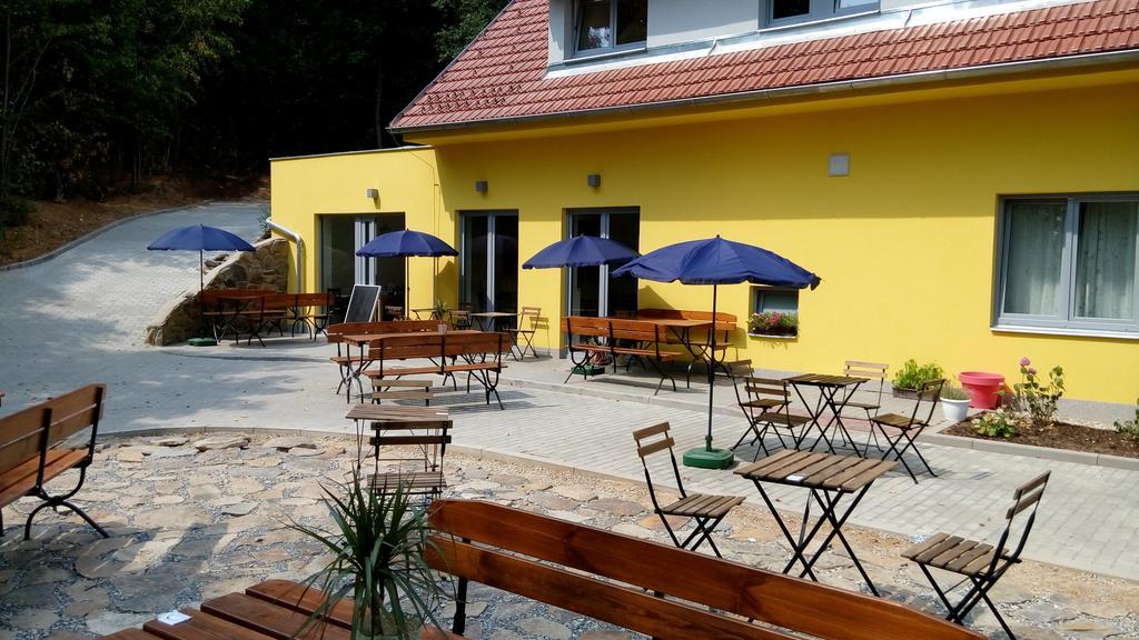 Hotel Mezi Stromy à Horakov Extérieur photo